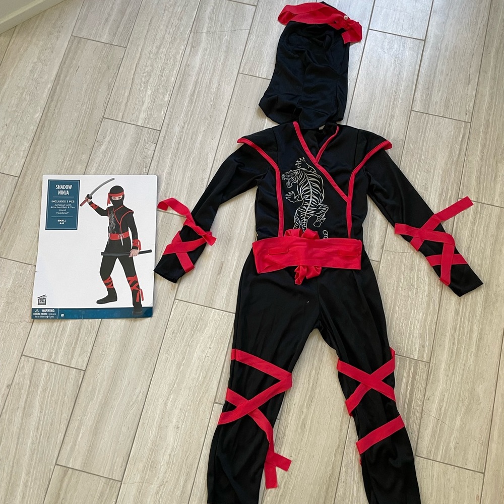 Shadow Ninja costume and sword, size 4-6